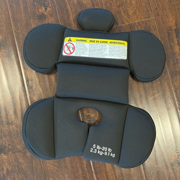 Britax car seat newborn insert never used - Picture 1 of 1